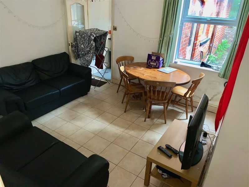 Property photo 3 of 12 Photo 6