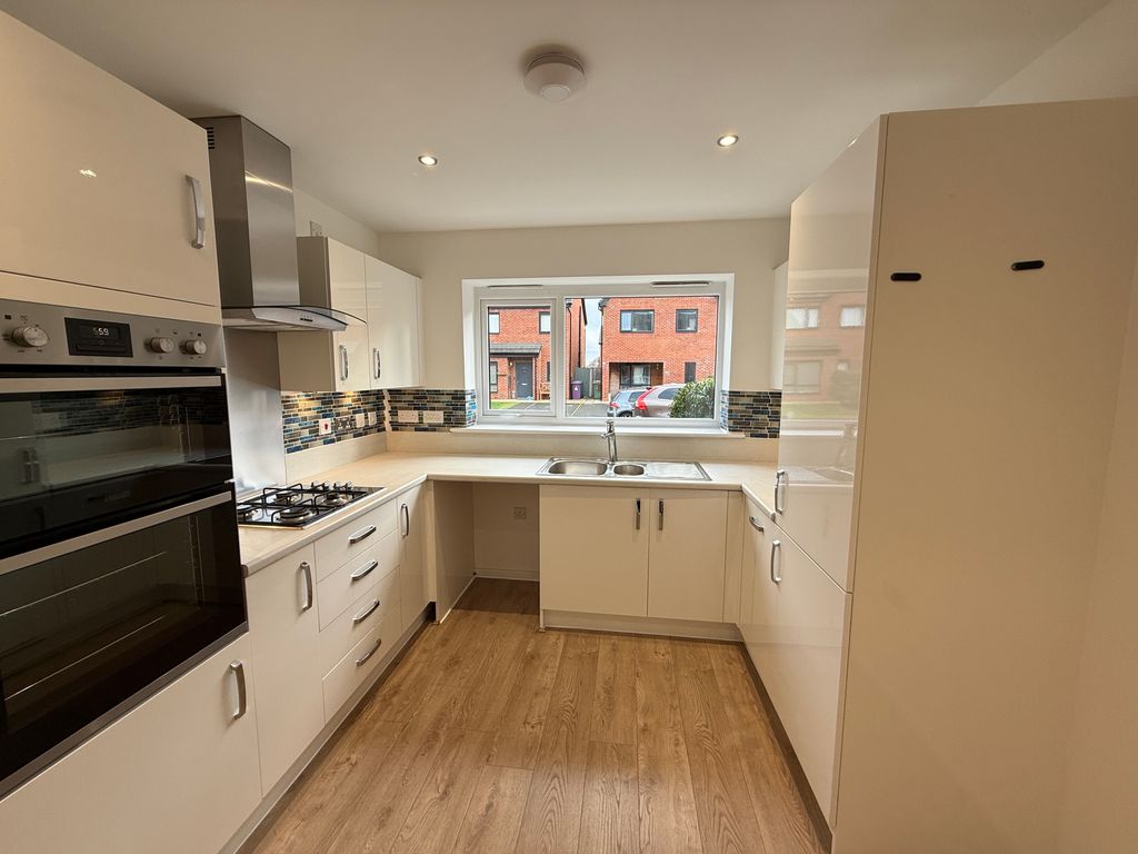 Property photo 2 of 9 Kitchen