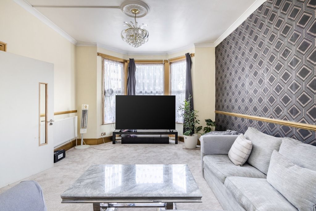 Property photo 2 of 20 3298074