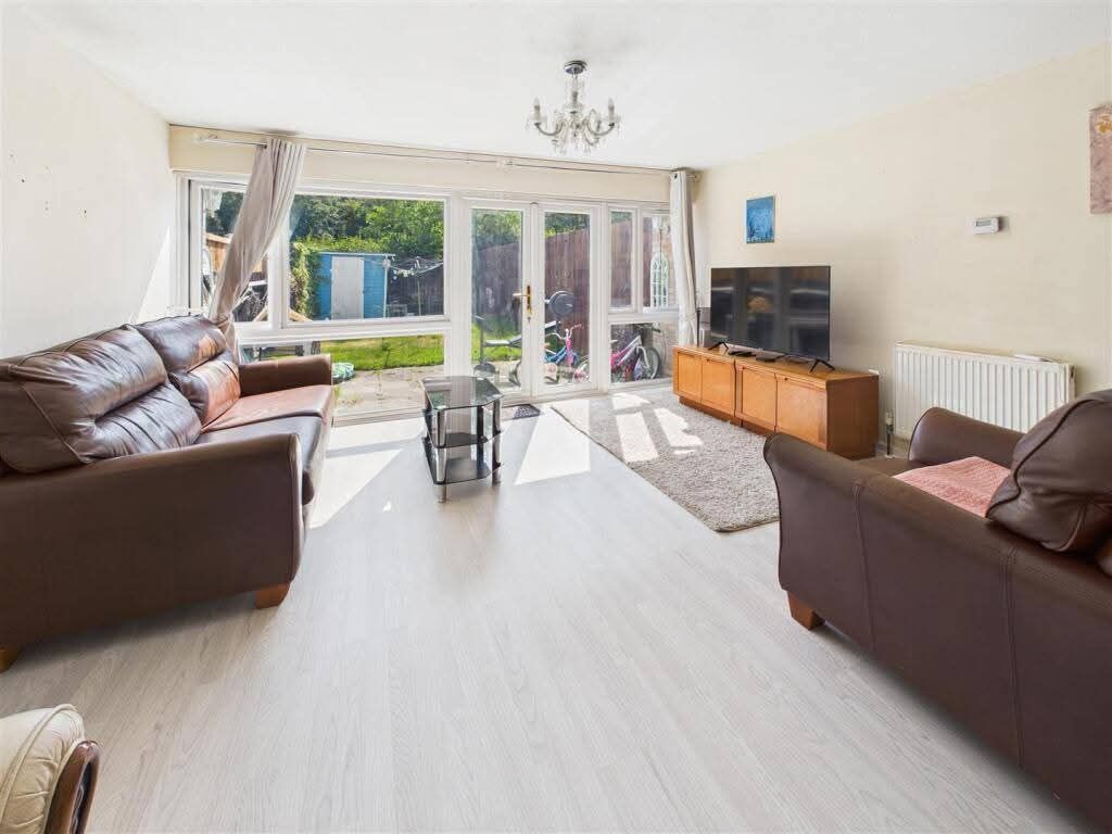 Property photo 2 of 9