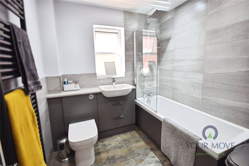 Property photo 3 of 21 Bathroom