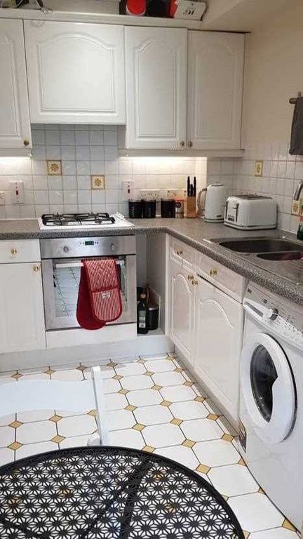 Property photo 3 of 11