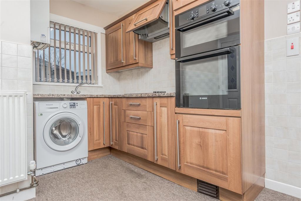 Property photo 3 of 24 Fitted Kitchen: