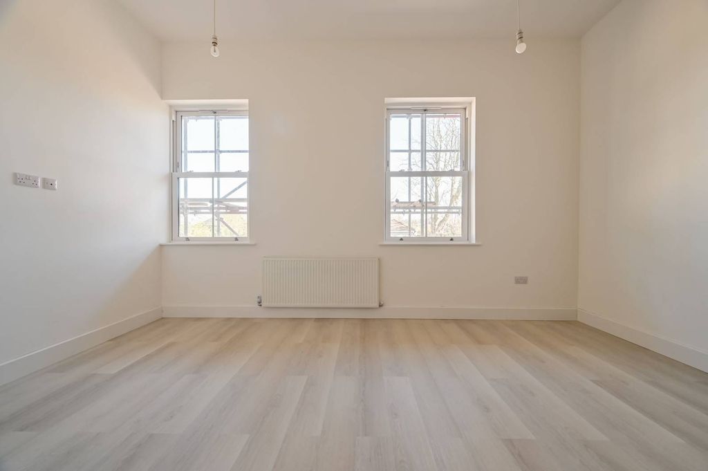 Property photo 3 of 21