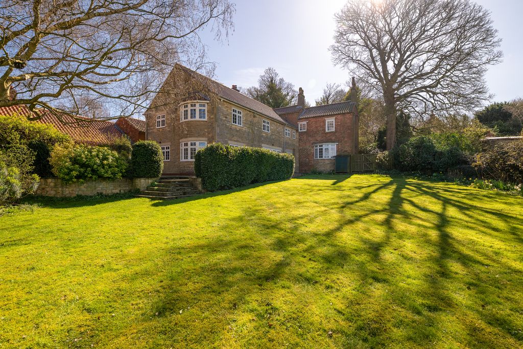 Property photo 2 of 53