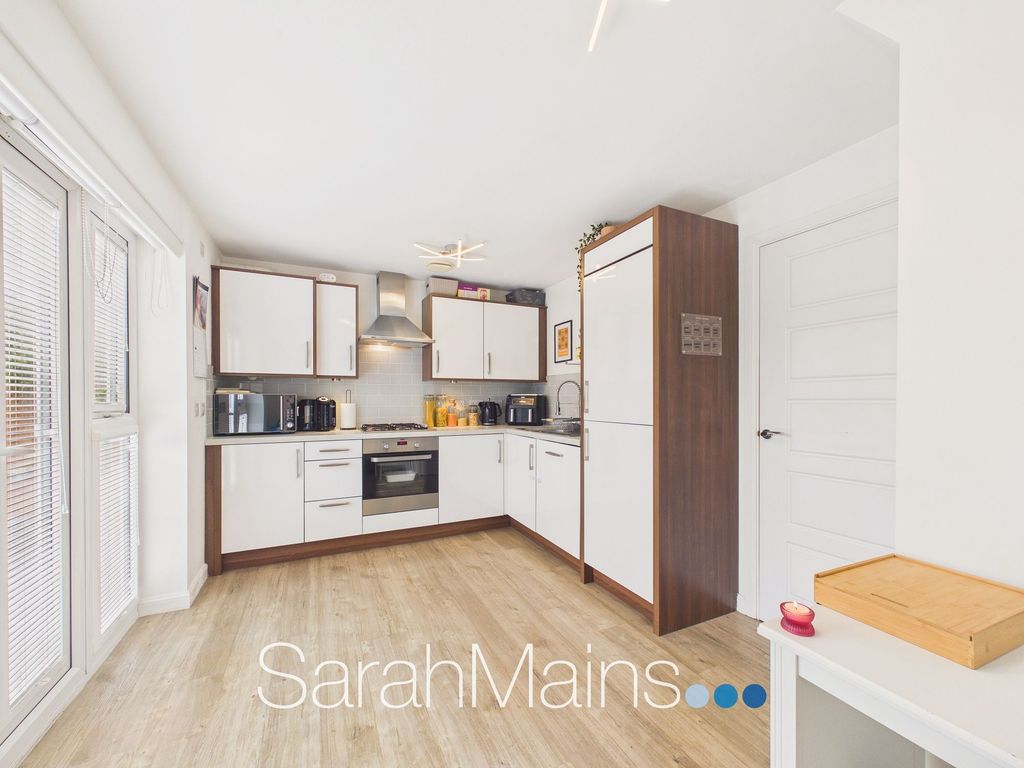 Property photo 3 of 11 Dining Kitchen