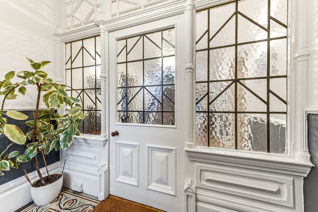 Property photo 3 of 39