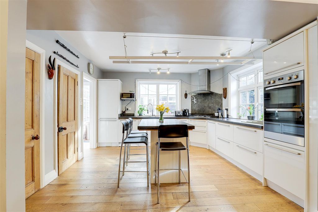 Property photo 3 of 27 3616.Jpg