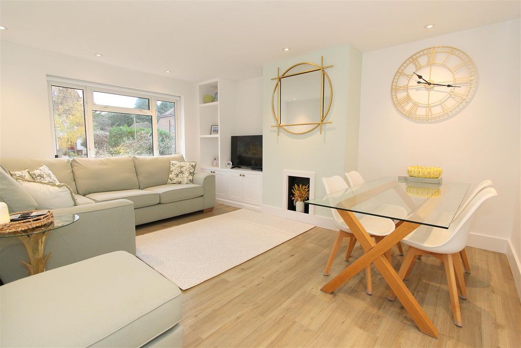 Property photo 1 of 18 Lounge.Jpg