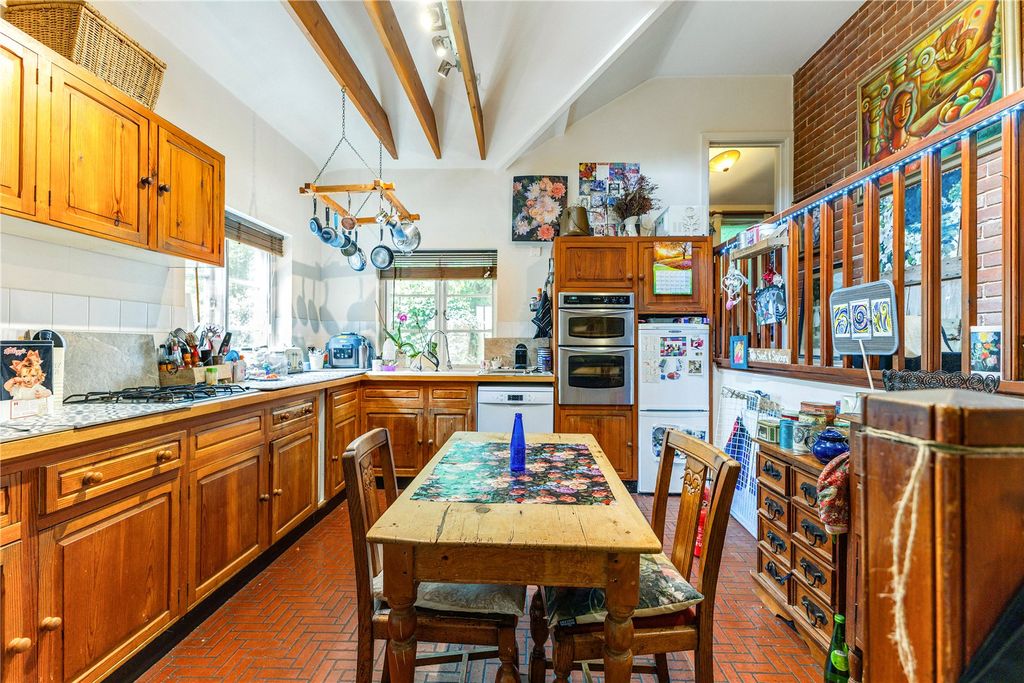 Property photo 3 of 10 Kitchen/Breakfast