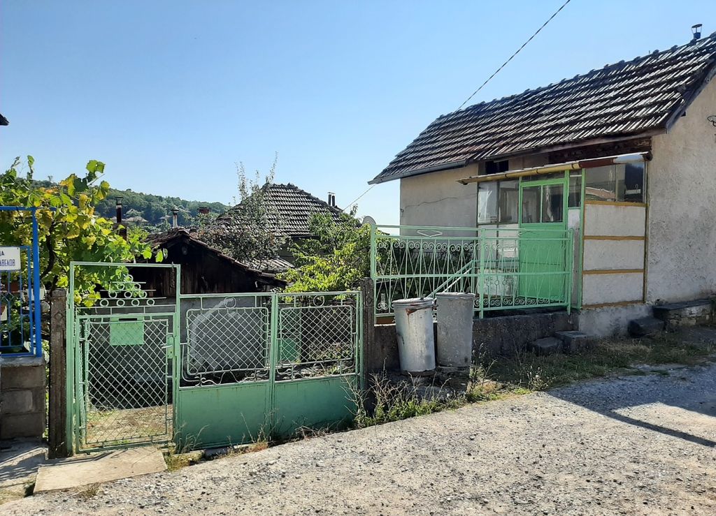 Property photo 1 of 8