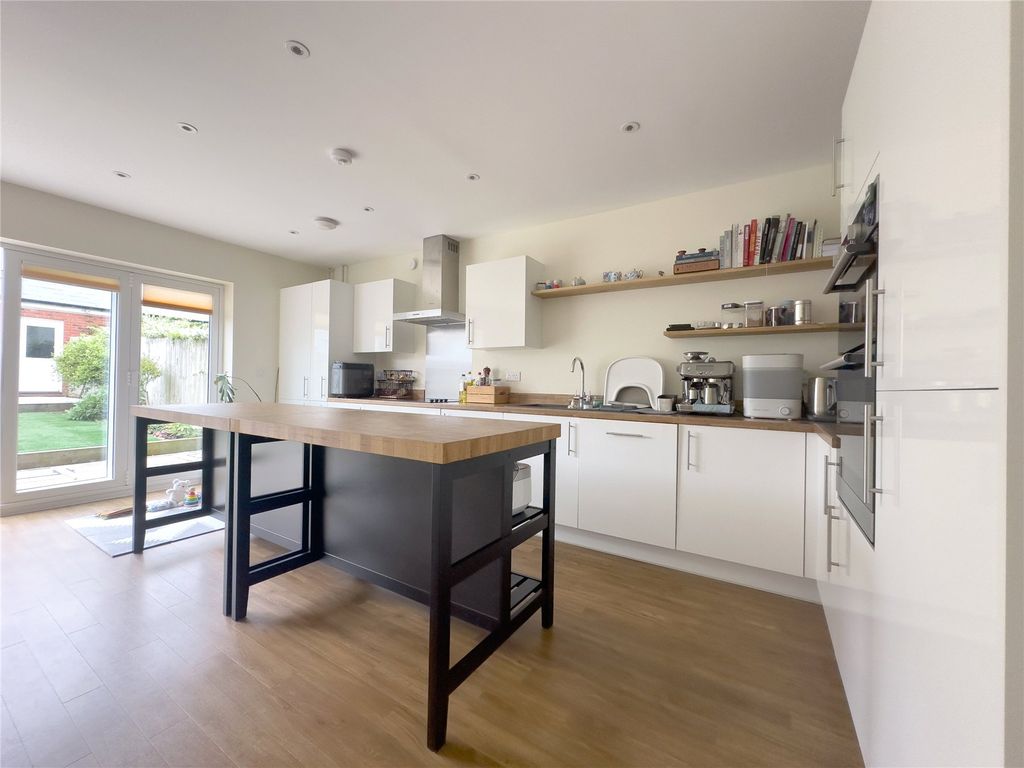 Property photo 2 of 18 Kitchen