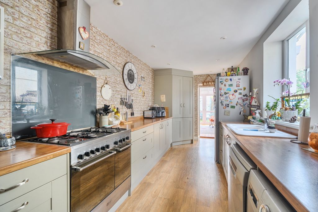 Property photo 2 of 22 1440958-15-69De2Da1E6A8E