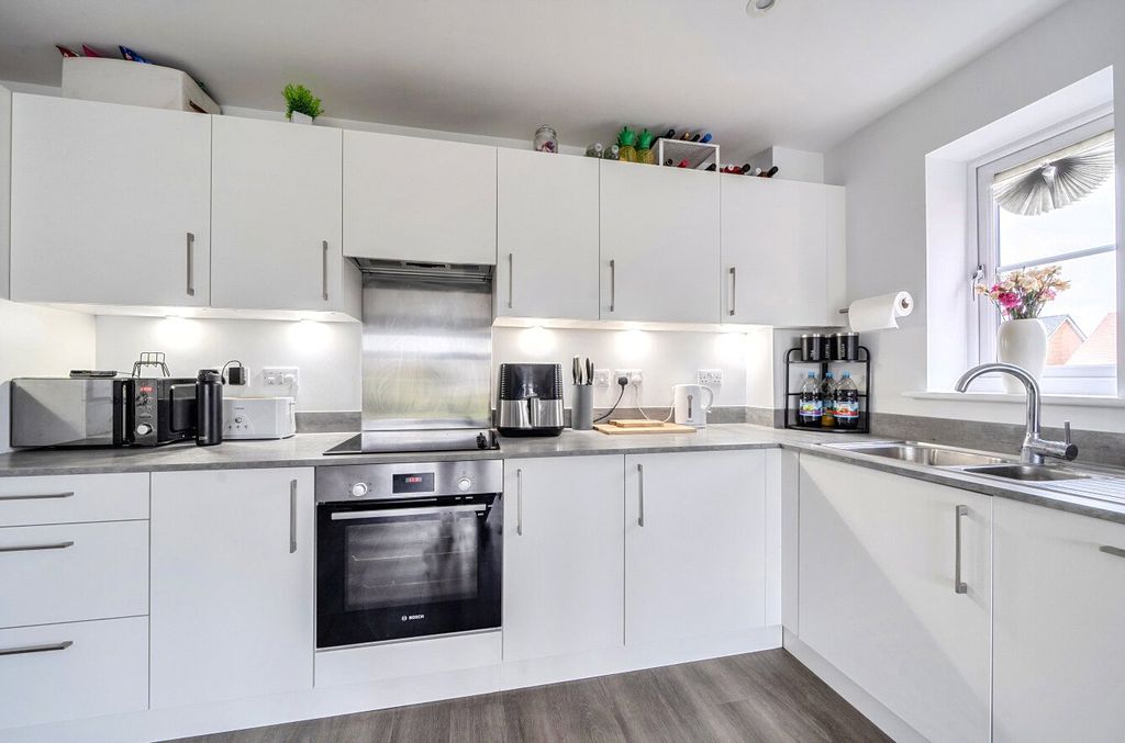 Property photo 2 of 12 1439317-17-69Deb8...
