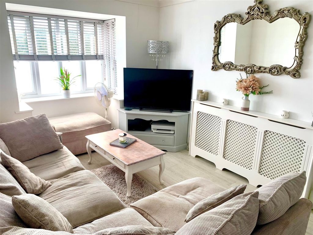 Property photo 2 of 9 5.Jpg