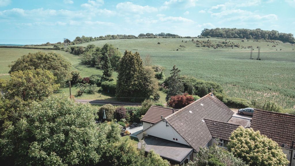 Property photo 2 of 28