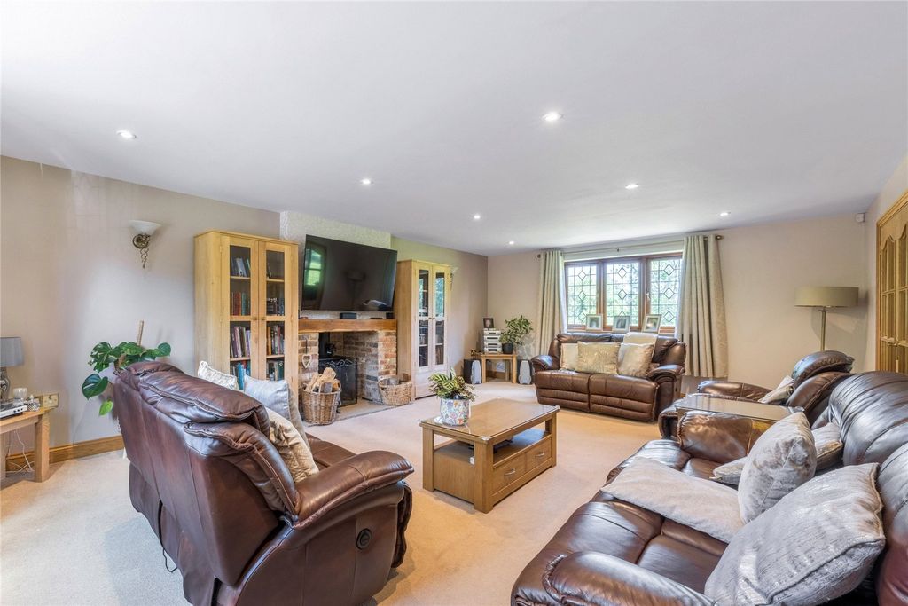 Property photo 2 of 16 Sitting Room