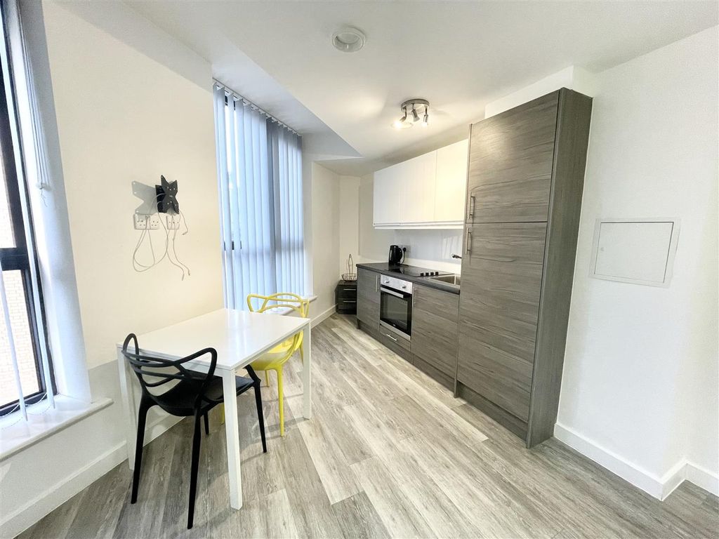 Property photo 2 of 6