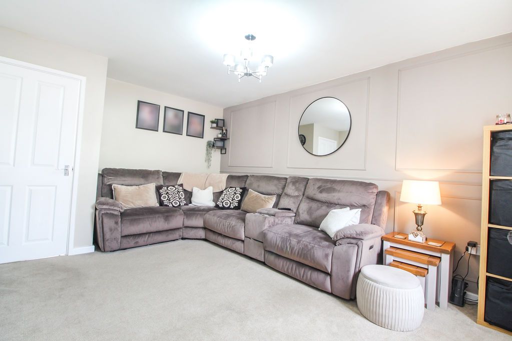 Property photo 3 of 14 Lounge