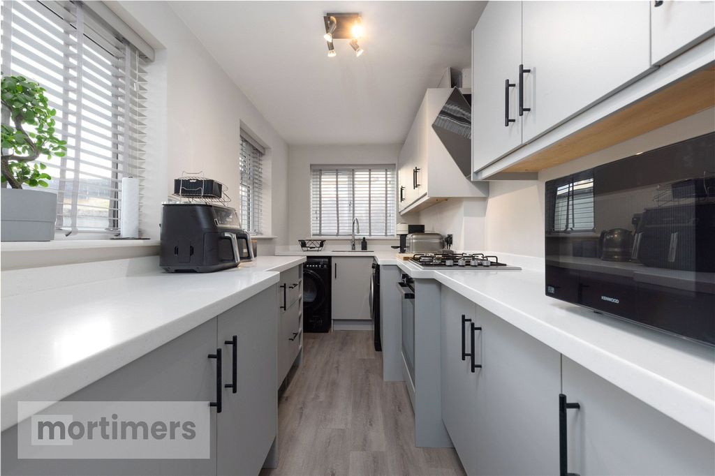 Property photo 3 of 20 Kitchen