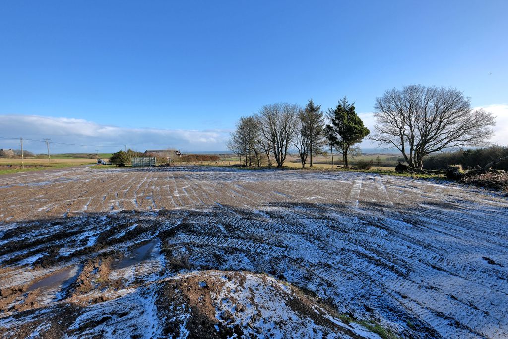 Property photo 3 of 6