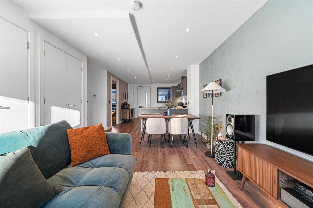 Property photo 1 of 22 Picture No. 13