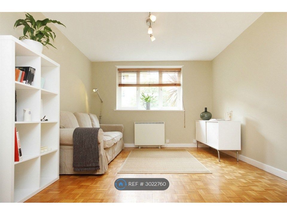 Property photo 1 of 7 Living Room