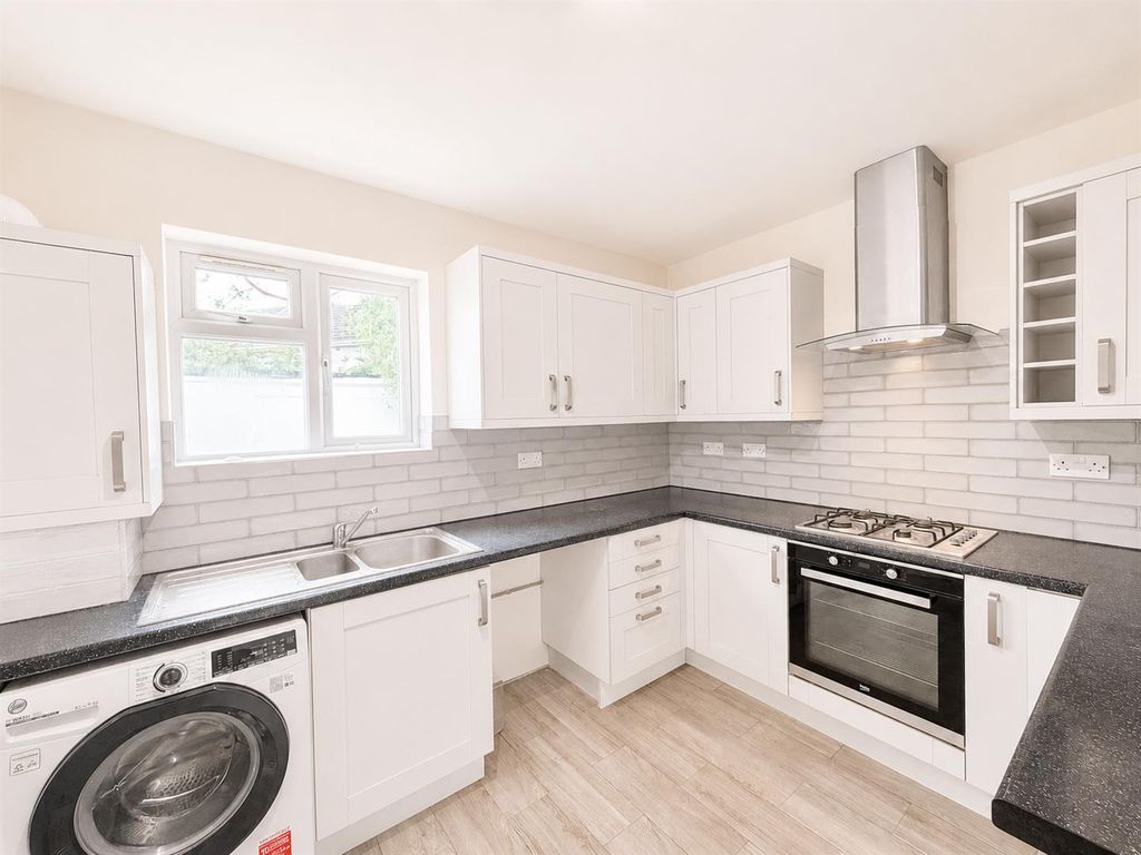 Property photo 1 of 8 Kitchen