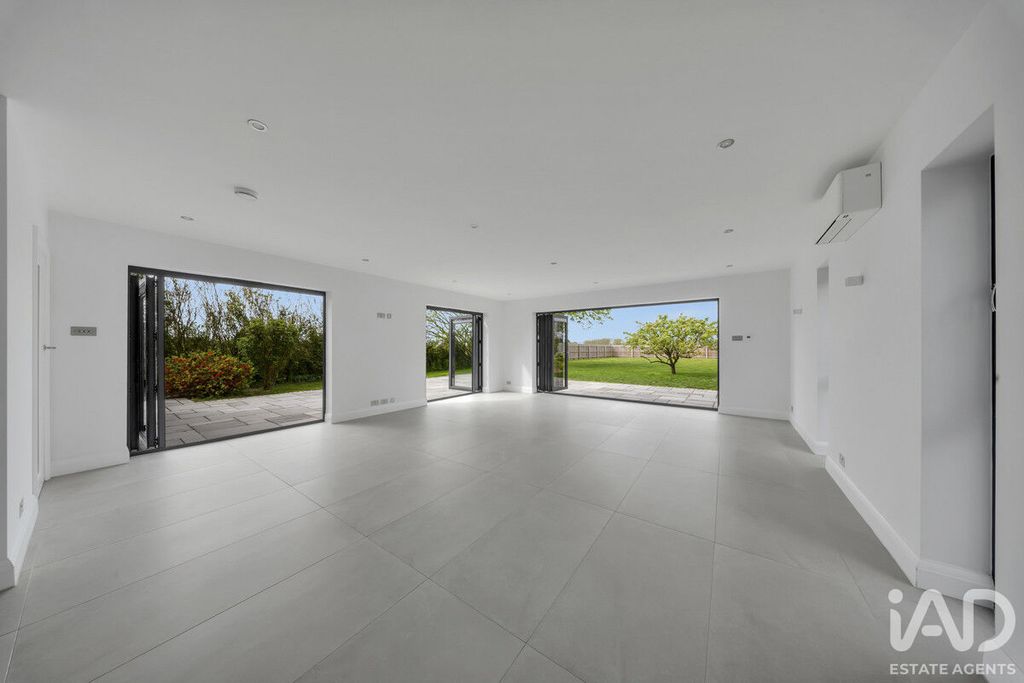 Property photo 3 of 49