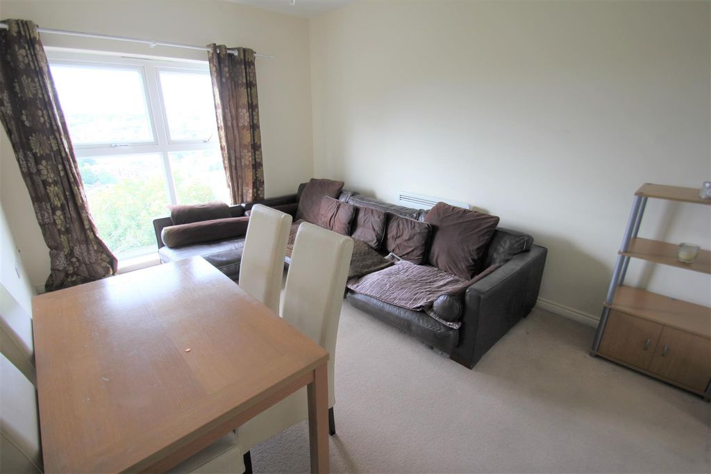 Property photo 2 of 6 Lounge.Jpg