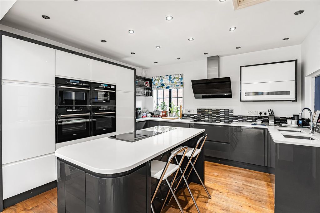 Property photo 3 of 30 2_50350.Jpg