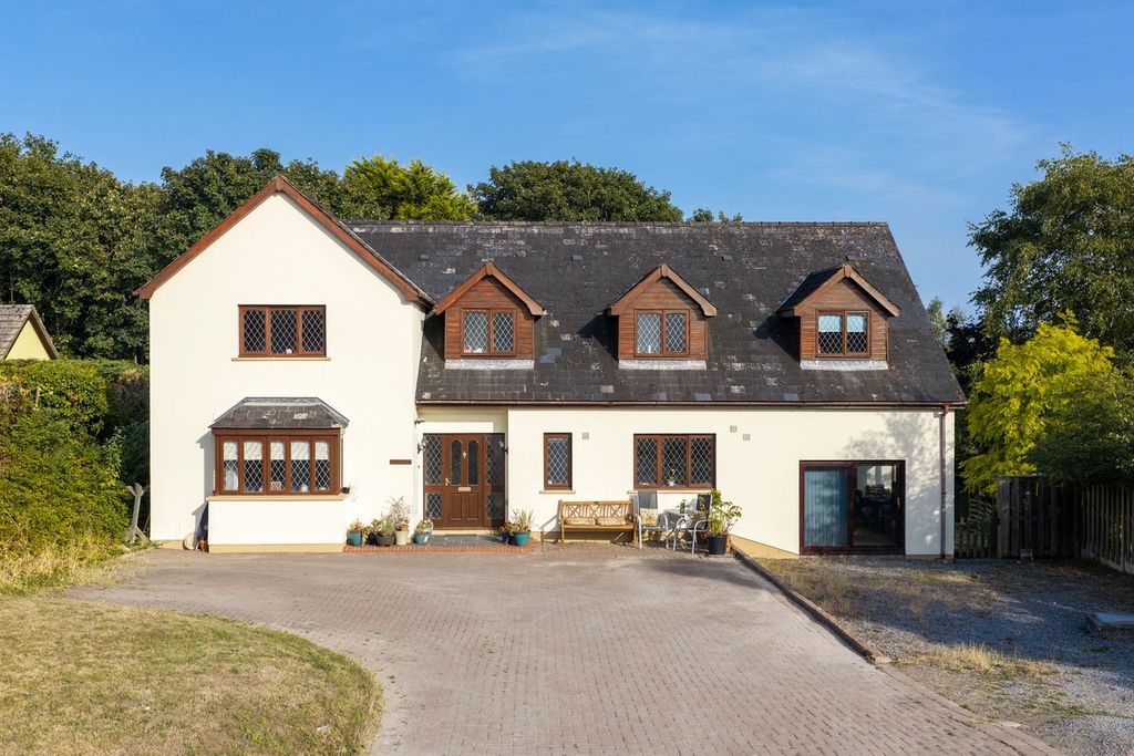 Property photo 2 of 31