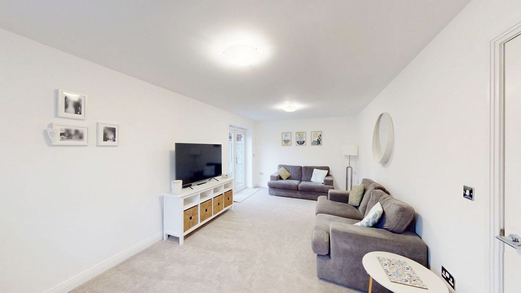 Property photo 2 of 22 Lounge