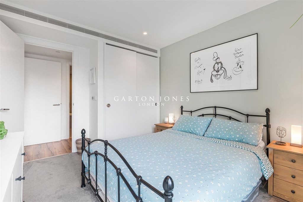 Property photo 3 of 16 Bedroom