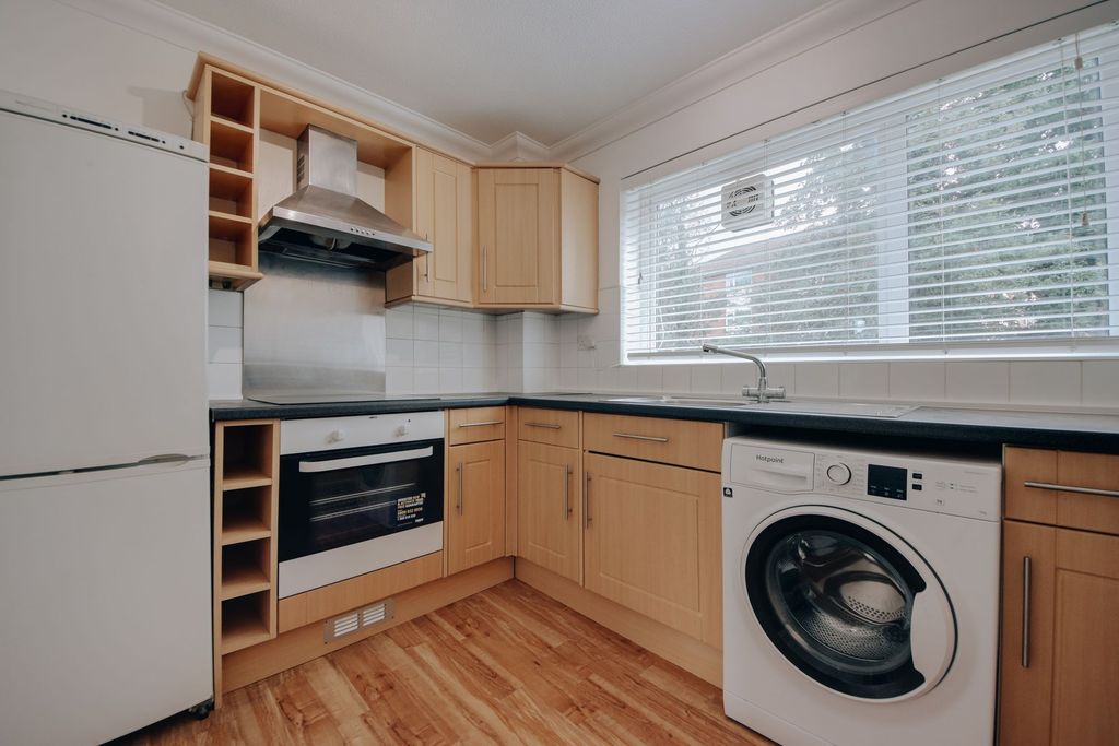 Property photo 3 of 7 Kitchen