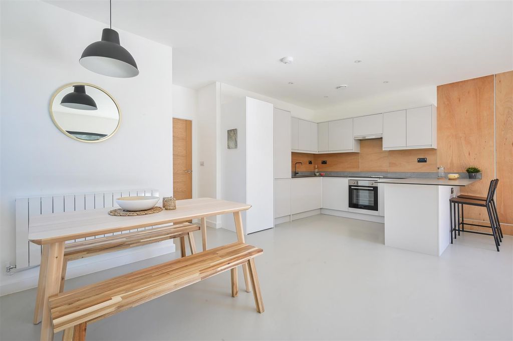 Property photo 3 of 15 Florence Avenue