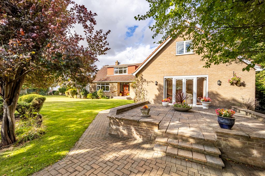 Property photo 2 of 32