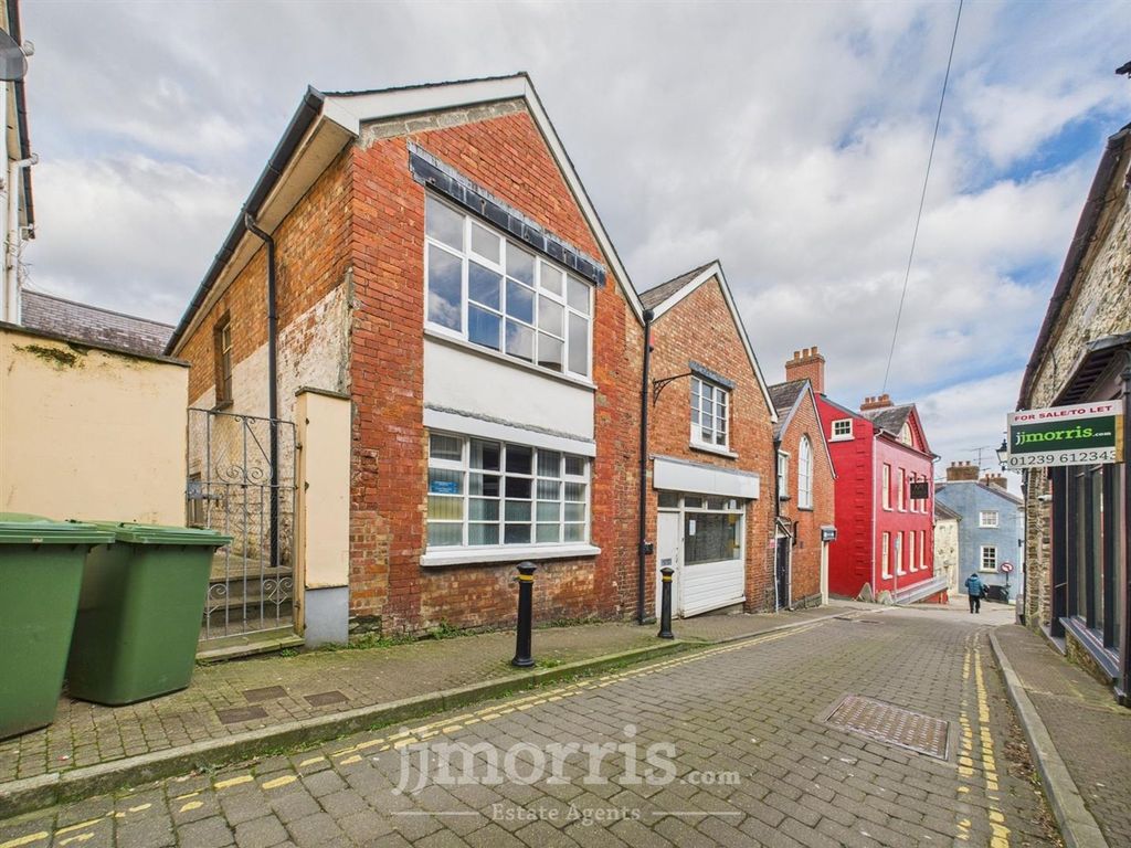 Property photo 1 of 40 Cam03686G0-Pr0263-Still037.Jpg