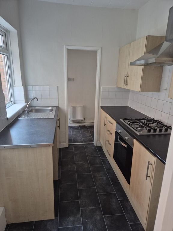 Property photo 2 of 6 Kitchen