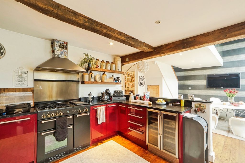 Property photo 2 of 17