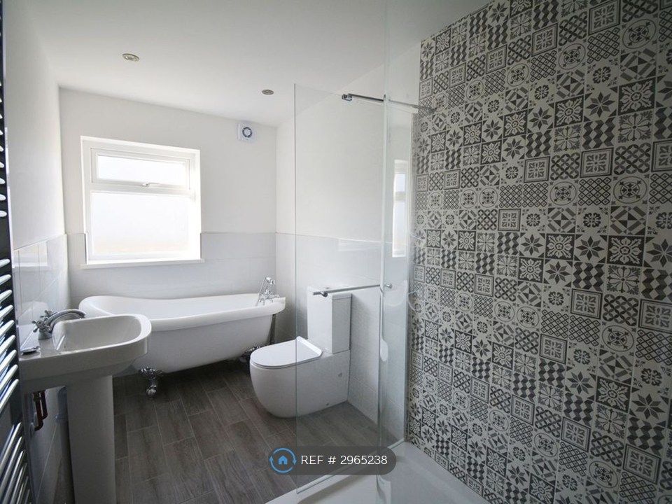 Property photo 2 of 15 Bathroom