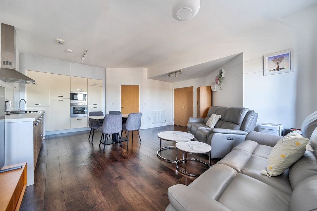 Property photo 2 of 17 Living/Kitchen