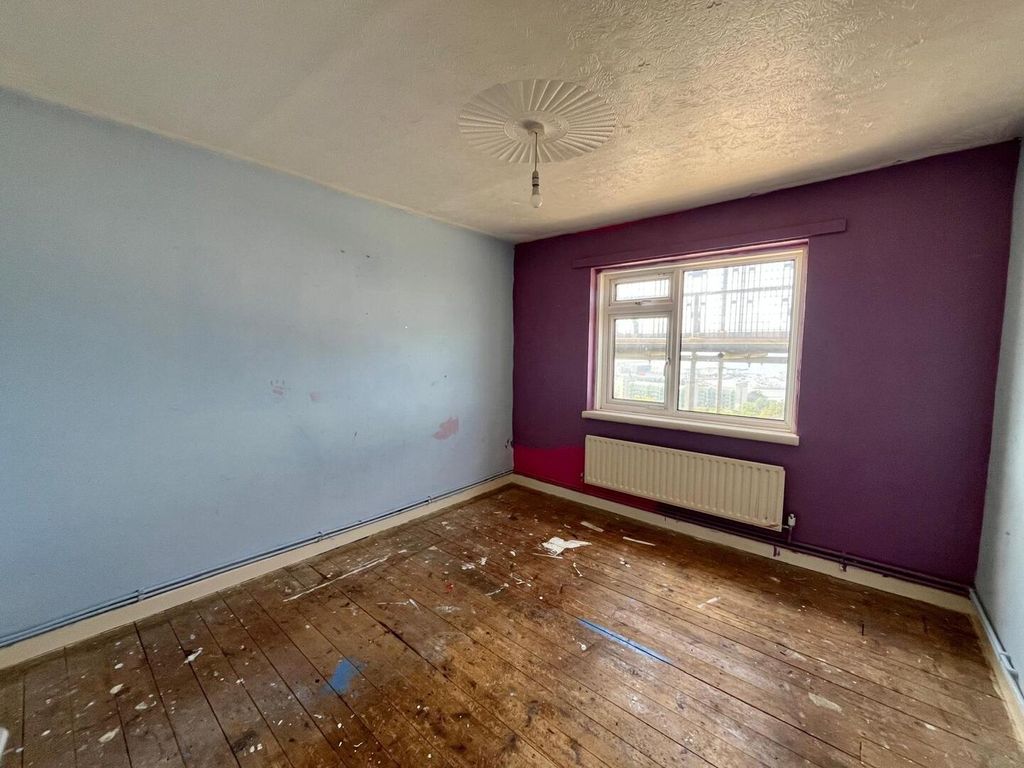 Property photo 2 of 9 Bedroom
