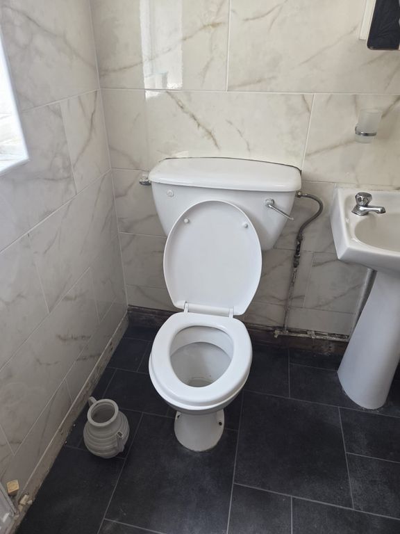 Property photo 3 of 27