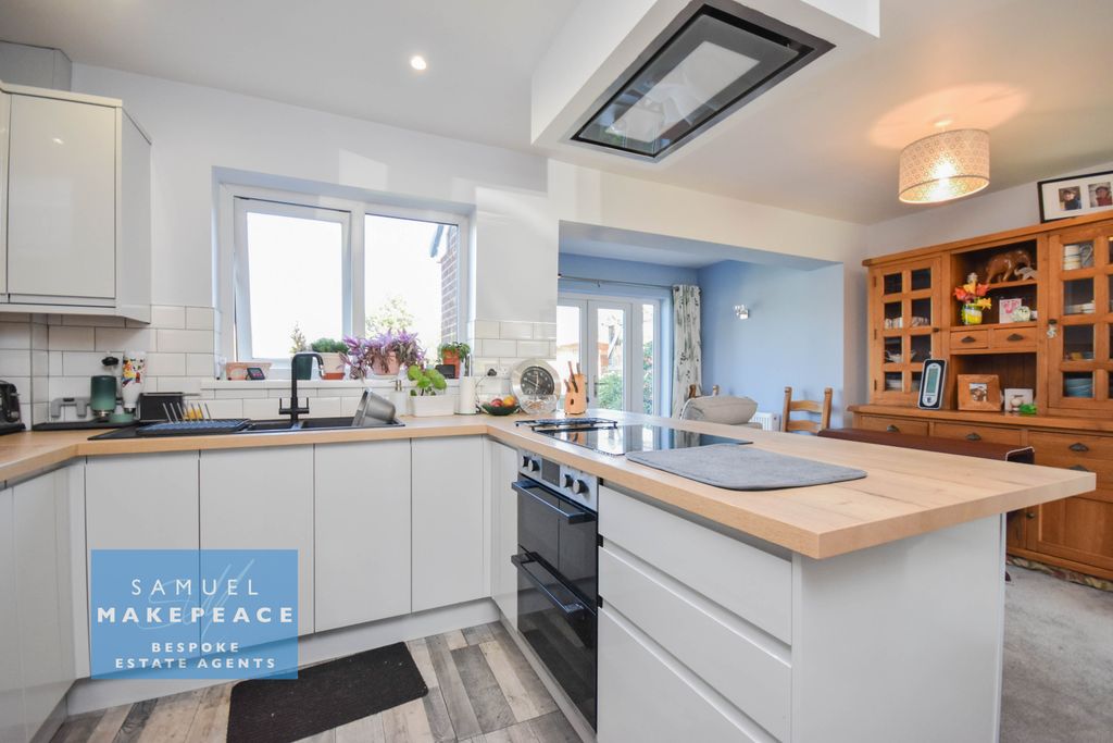 Property photo 1 of 23 Three Bedroom Semi Detached House With Great Open Plan Kitchen