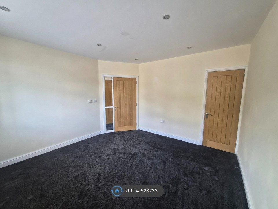 Property photo 3 of 17 Living Room To Rear