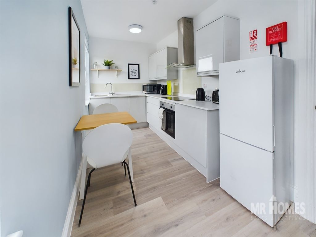 Property photo 3 of 27