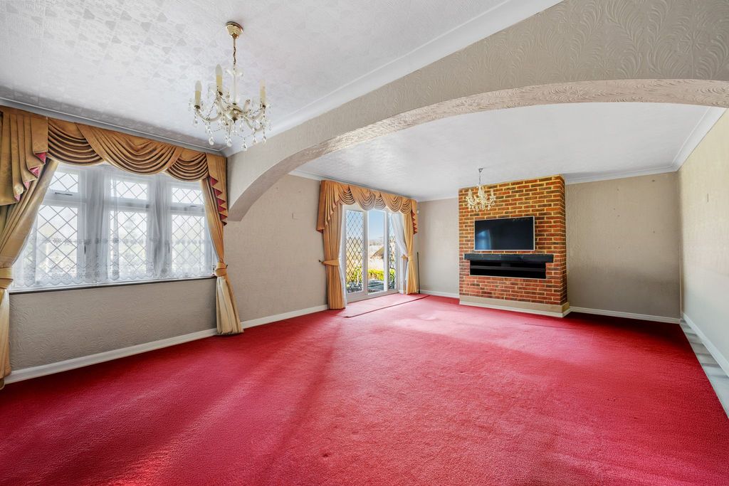 Property photo 3 of 18