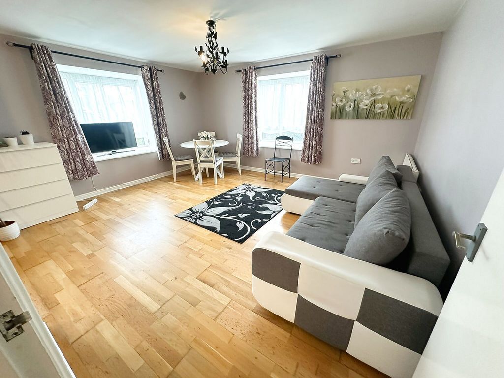 Property photo 2 of 8