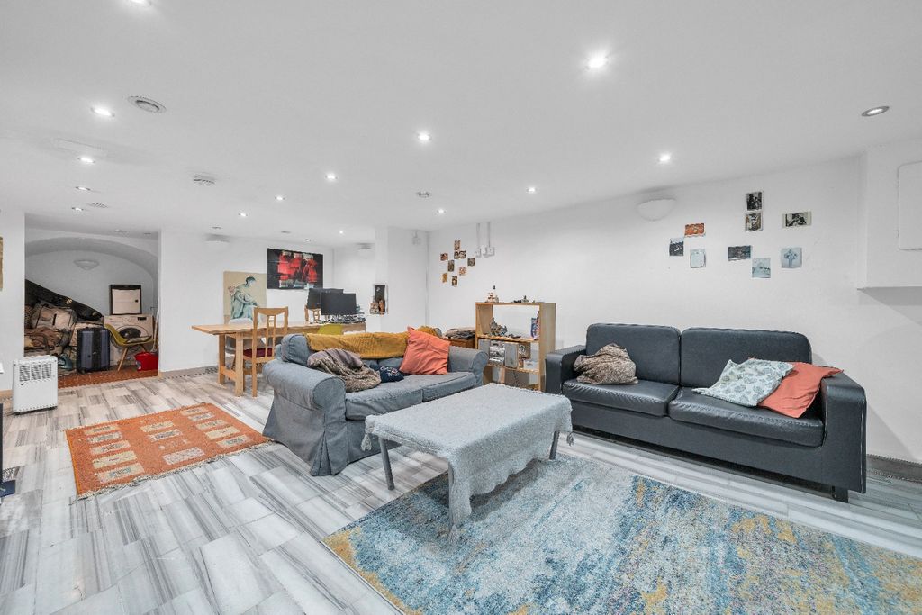 Property photo 3 of 13 3624685